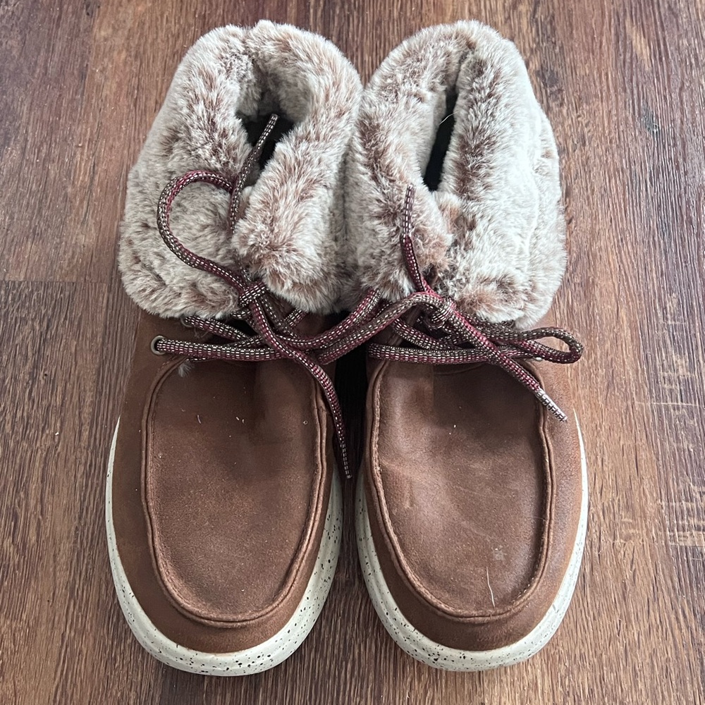 Cozy Brown Fur-Lined Women's Shoes. Size 8 Bobs by Skechers.